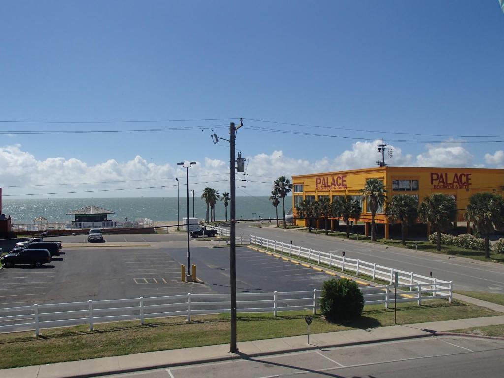 Regency Inn Motel By The Beach Corpus Christi Exterior photo